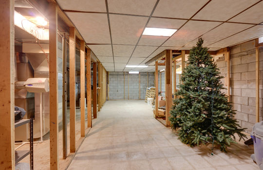 2731 Ralphwood Int-37