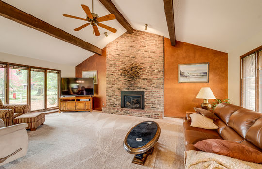 2731 Ralphwood Int-4