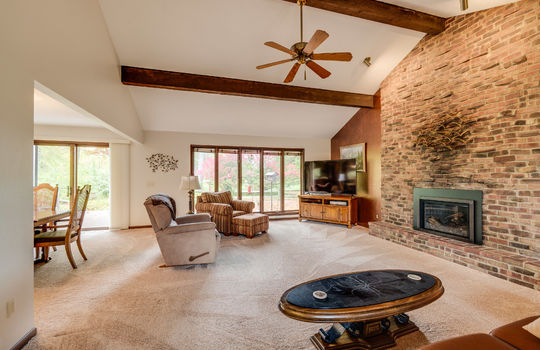 2731 Ralphwood Int-5