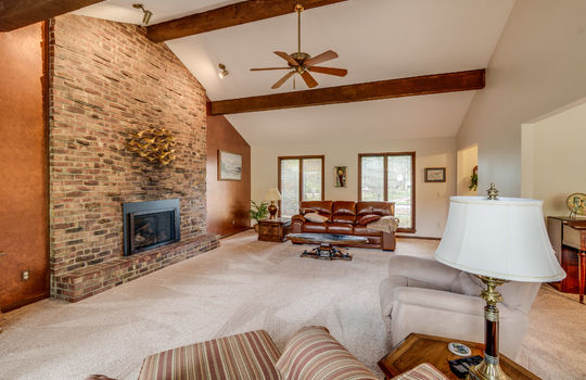 2731 Ralphwood Int-6