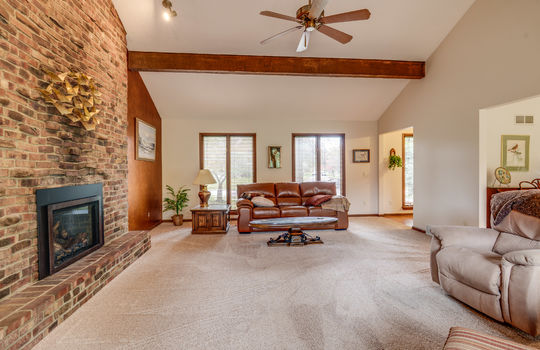 2731 Ralphwood Int-7