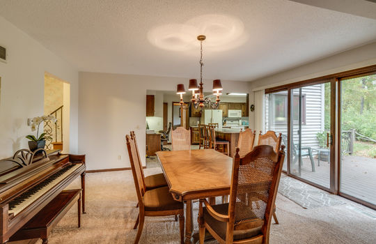 2731 Ralphwood Int-9