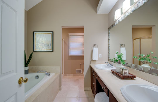 3874 Coachman Dr Int-31