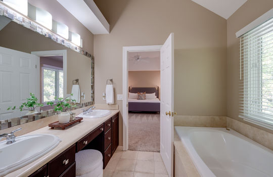 3874 Coachman Dr Int-32