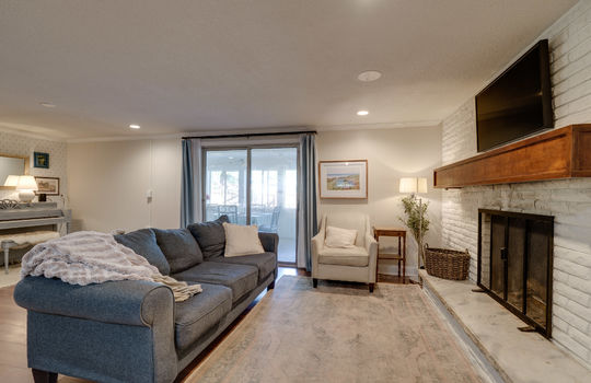 7986 Mohawk Trail Int-15