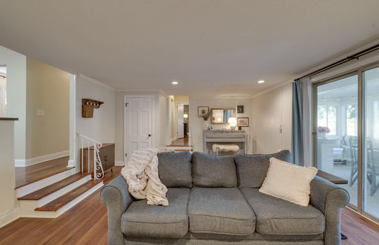 7986 Mohawk Trail Int-16