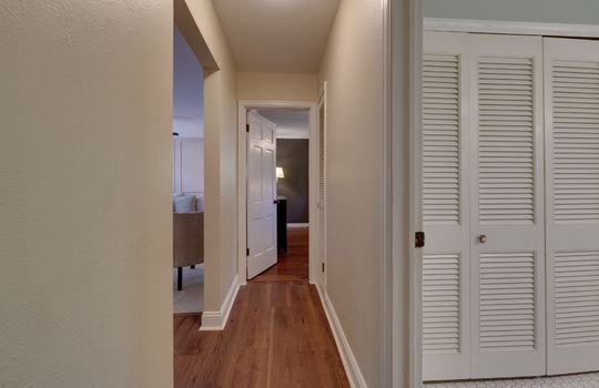 7986 Mohawk Trail Int-20