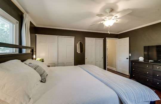 7986 Mohawk Trail Int-22