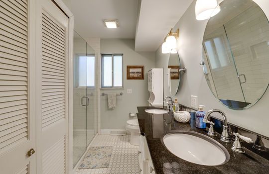 7986 Mohawk Trail Int-23