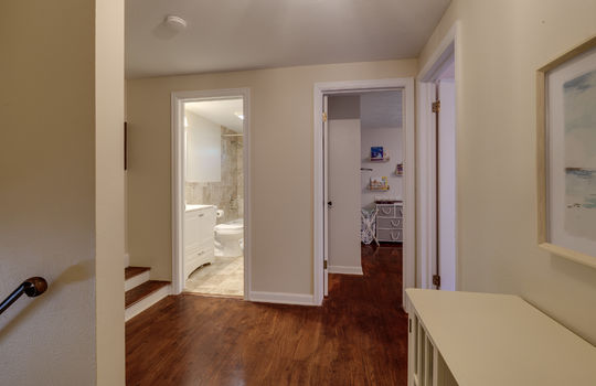 7986 Mohawk Trail Int-25