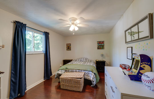 7986 Mohawk Trail Int-28