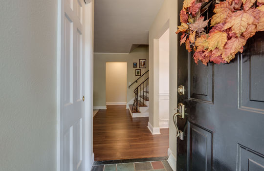 7986 Mohawk Trail Int-3