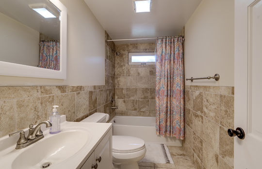 7986 Mohawk Trail Int-30