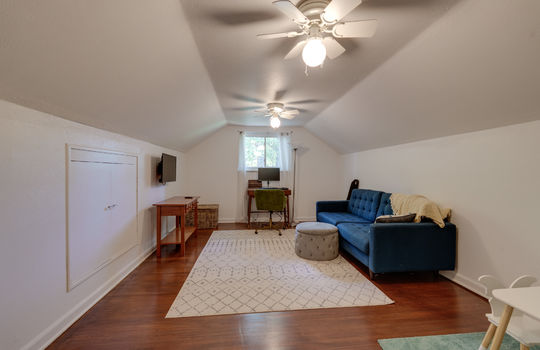 7986 Mohawk Trail Int-32