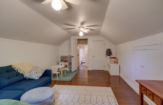 7986 Mohawk Trail Int-33