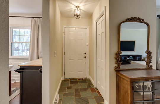 7986 Mohawk Trail Int-4