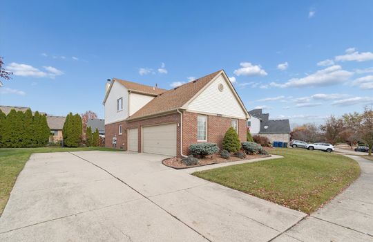 03-42264-Chase-Dr-WindowStill