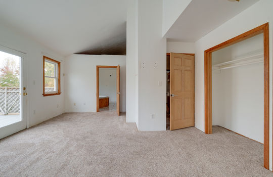 208 E Erie Rd Int-25