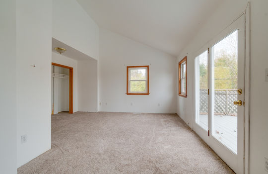 208 E Erie Rd Int-26