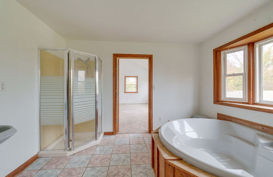 208 E Erie Rd Int-31