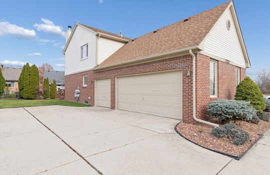 62-42264-Chase-Dr-WindowStill