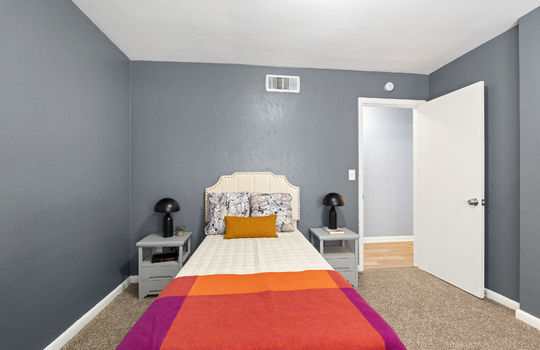 4841 Leamington Ave Int-16