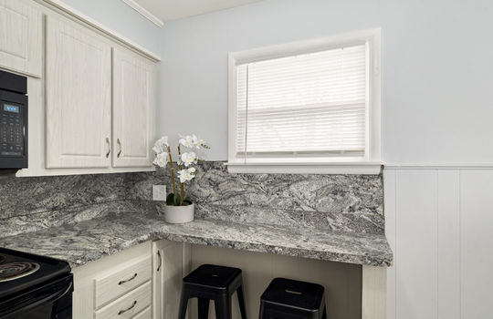 4841 Leamington Ave Int-6