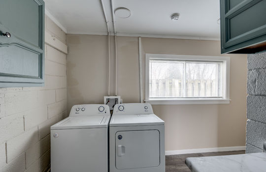 965 Streetman St Int-15