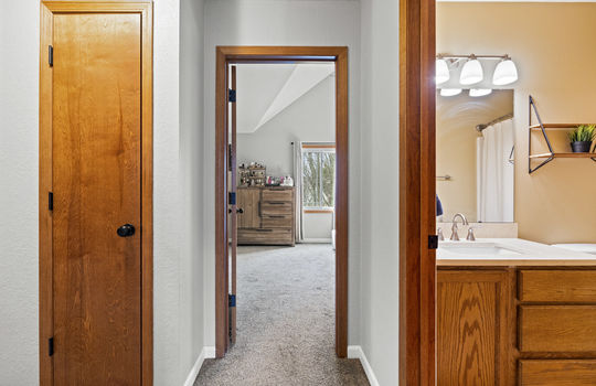 1801 Eaglecrest Rd Int-19