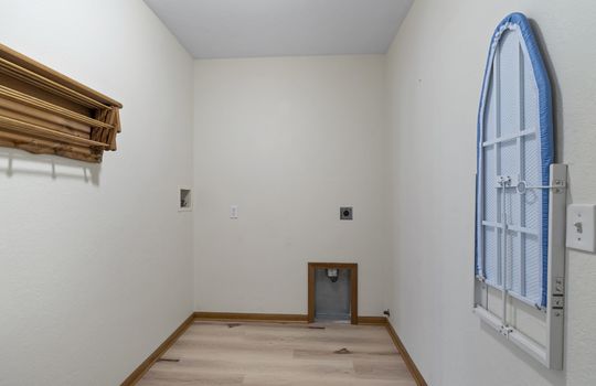 2410 Sutton Dr Int-10