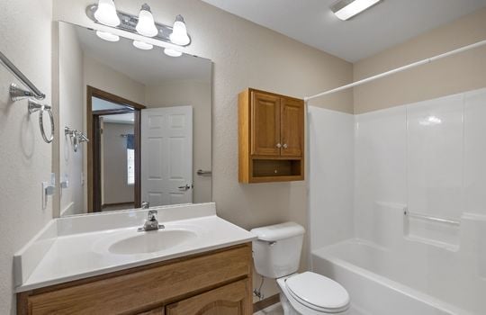 2410 Sutton Dr Int-16