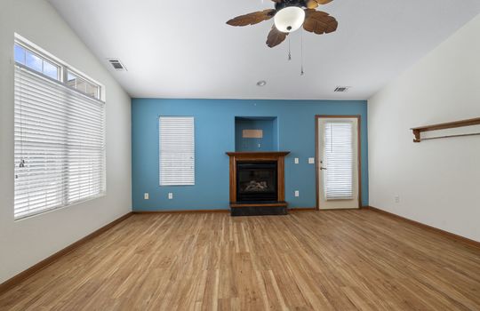 2410 Sutton Dr Int-2