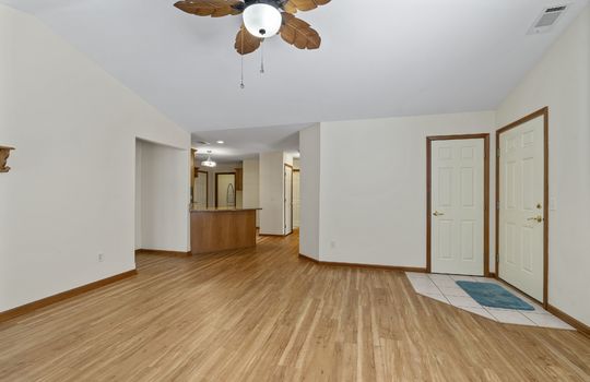 2410 Sutton Dr Int-4