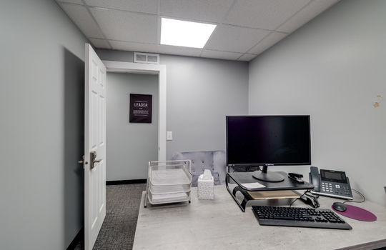 3325 N. Dixie Hwy Int-14