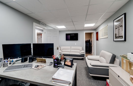 3325 N. Dixie Hwy Int-17