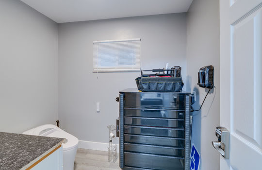 3325 N. Dixie Hwy Int-18