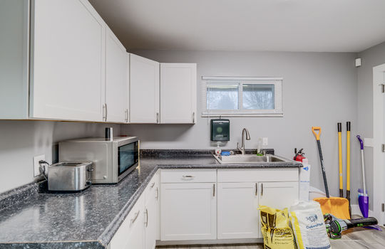 3325 N. Dixie Hwy Int-22