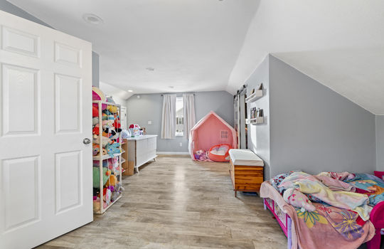 345 Hillside Dr Int-19