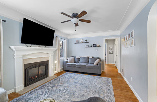 345 Hillside Dr Int-2