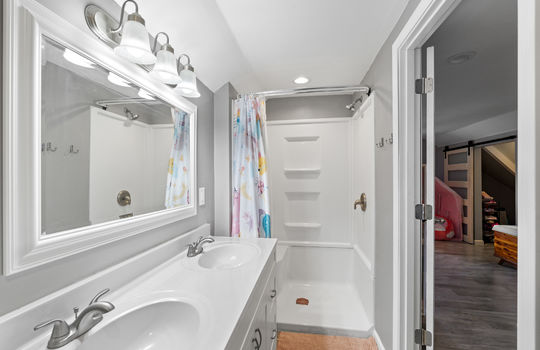 345 Hillside Dr Int-21