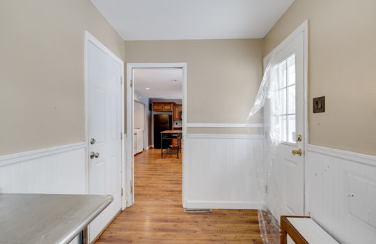 7076 Middlebury Dr Int-10