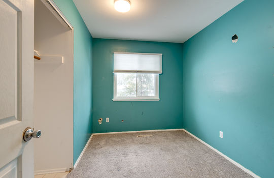 7076 Middlebury Dr Int-14