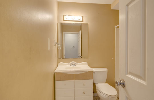 7076 Middlebury Dr Int-18