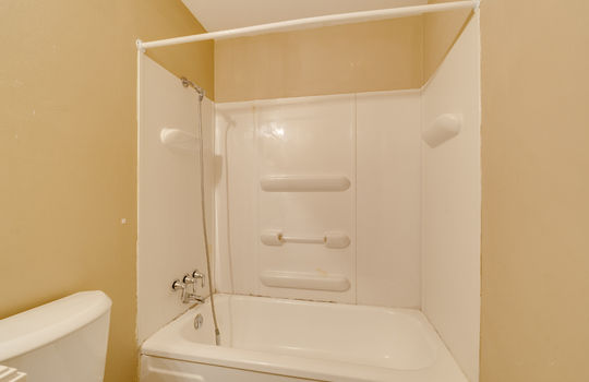 7076 Middlebury Dr Int-19