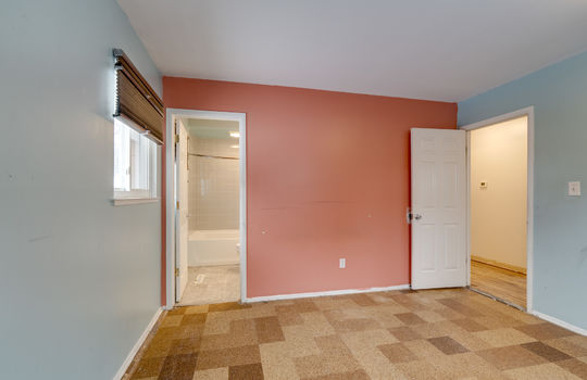 7076 Middlebury Dr Int-22