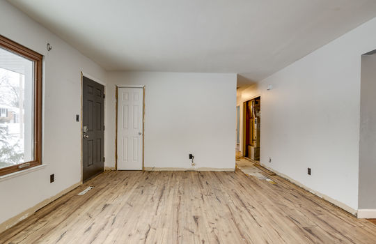 7076 Middlebury Dr Int-3