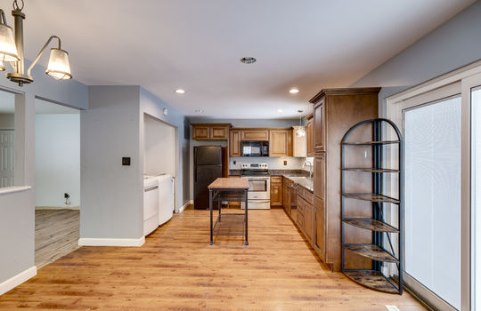 7076 Middlebury Dr Int-4