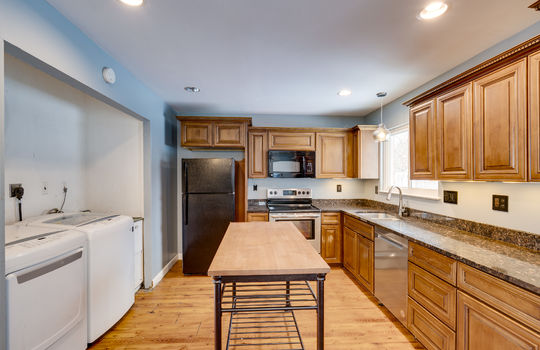 7076 Middlebury Dr Int-5