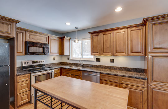 7076 Middlebury Dr Int-6