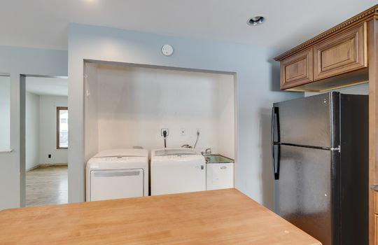 7076 Middlebury Dr Int-7